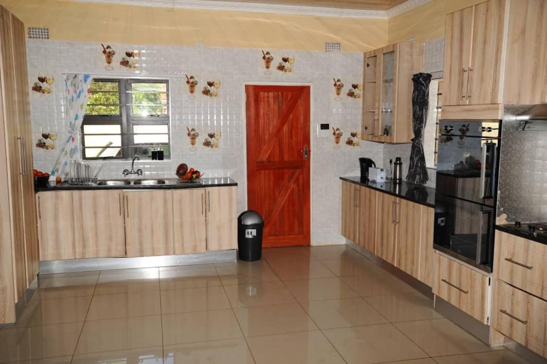 Pillacol Guest House Водопад Виктория Экстерьер фото